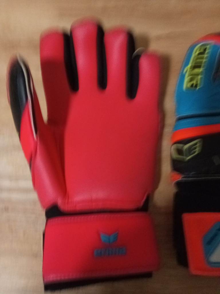 Goalkeeper gloves 
