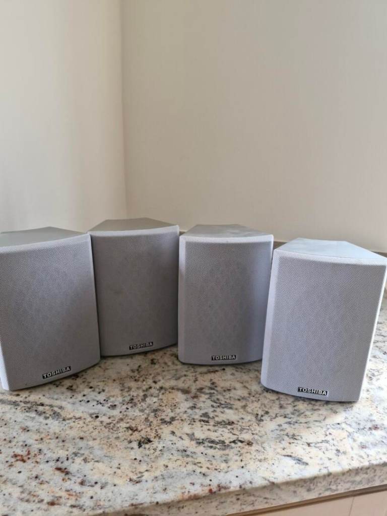 4 Toshiba SS-V18 15w 8 ohm Surround Sound Bookshelf Speakers.