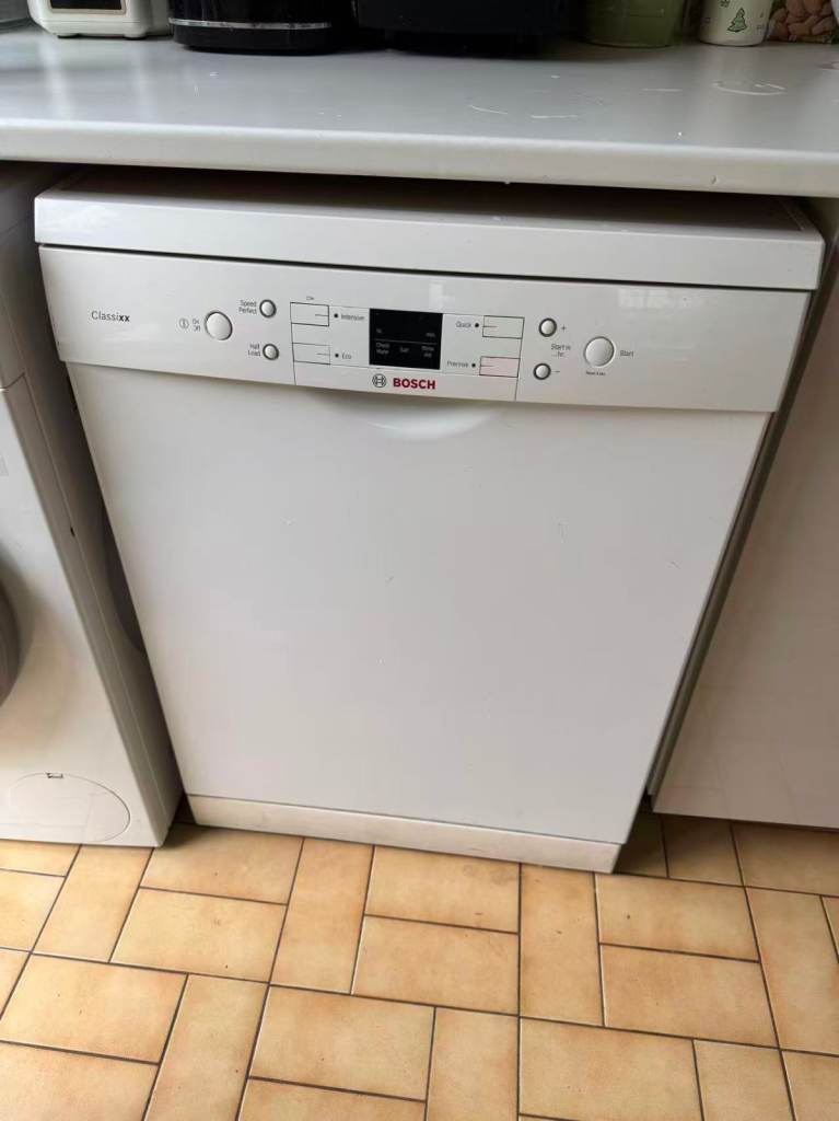 Bosch dishwasher for sale collect from n14 7ar