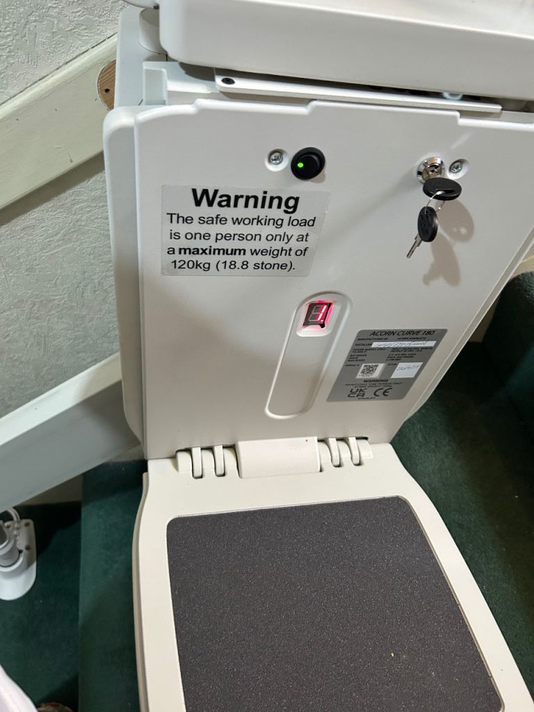 Acorn 180 curved 20 stairs or straight 12 stairlift 