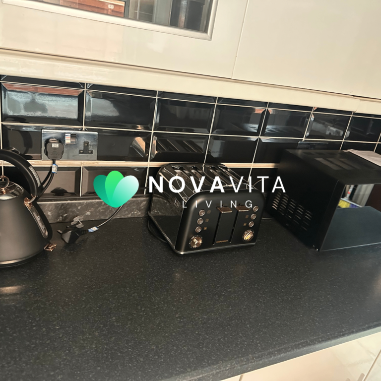 GROUPS & COUPLES WANTED! Supported Accommodation! Benefits, DSS, Cheap New Living Rooms Ref: 337