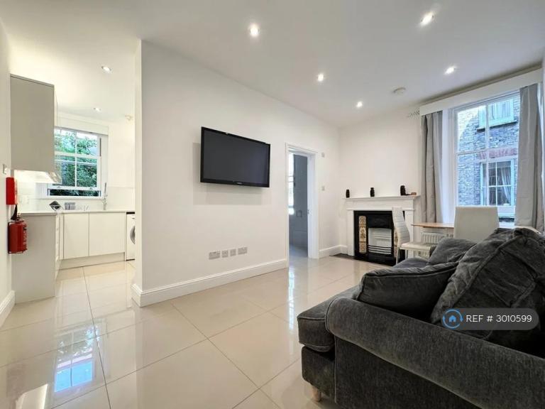 3 bedroom flat in Suffolk House, London, SW2 (3 bed) (#3010599)