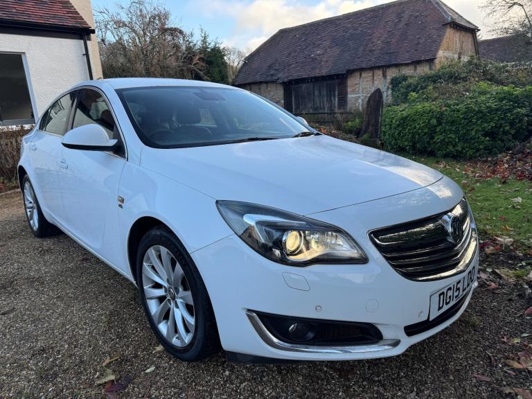 2015 Vauxhall Insignia 2.0 CDTi Elite Nav Hatchback 5dr Diesel Auto Euro 5 (163