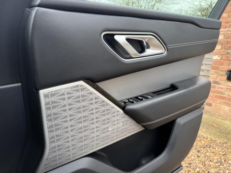 LAND ROVER RANGE ROVER VELAR 3.0 D300 R-Dynamic HSE 2019