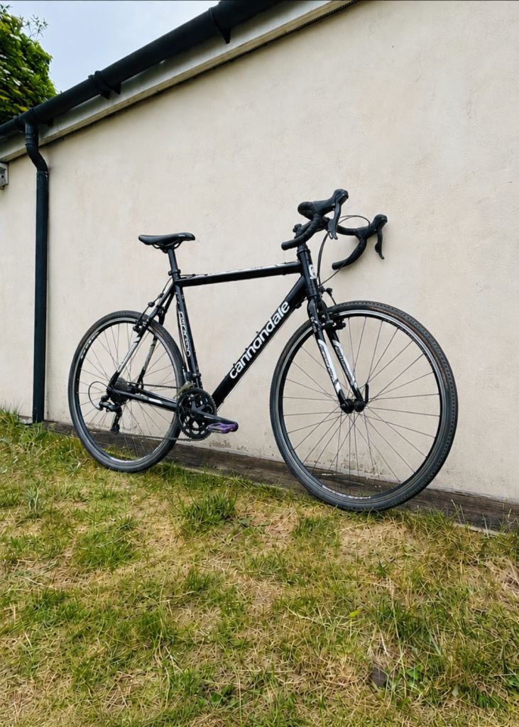 CANNONDALE ROAD BIKE IN EXCELLENT CONDITION 