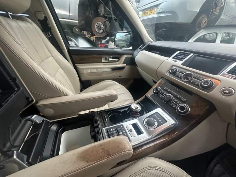 LAND ROVER RANGE ROVER SPORT 2012 3.0 DIESEL BREAKING FOR PARTS