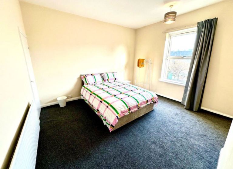LUXURY KINGSIZE ROOM IN SHARED HOUSE