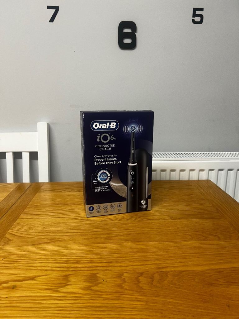 Oral B iO6 - Black Lava with travel Case - NEW