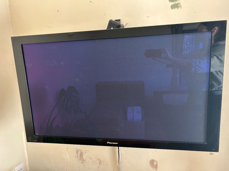 Plasma screen TV and surround sound AV system with speakers