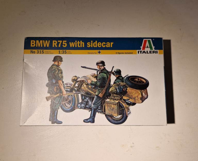 Italeri BMW R75 with Sidecar Item No 315