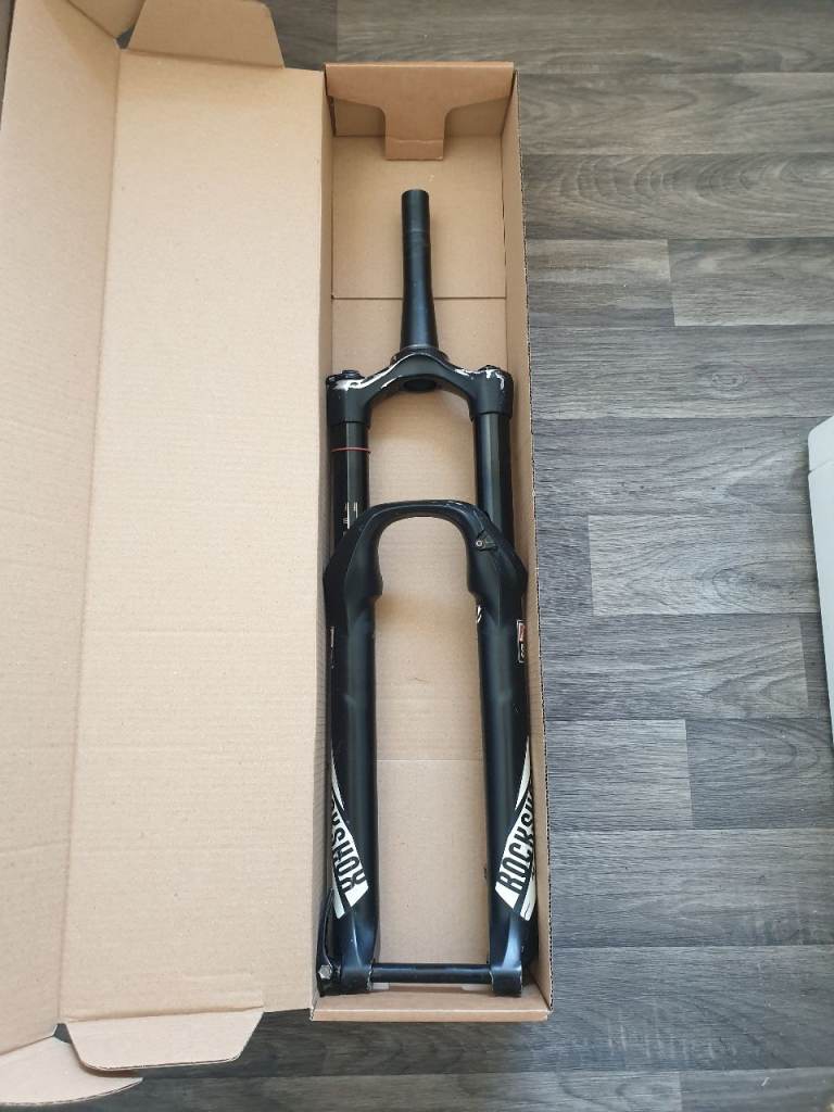 Rockshox forks, Pike RCT3 29er. Like Fox forks , Marzocchi etc. 29 inch Rock shock suspension 