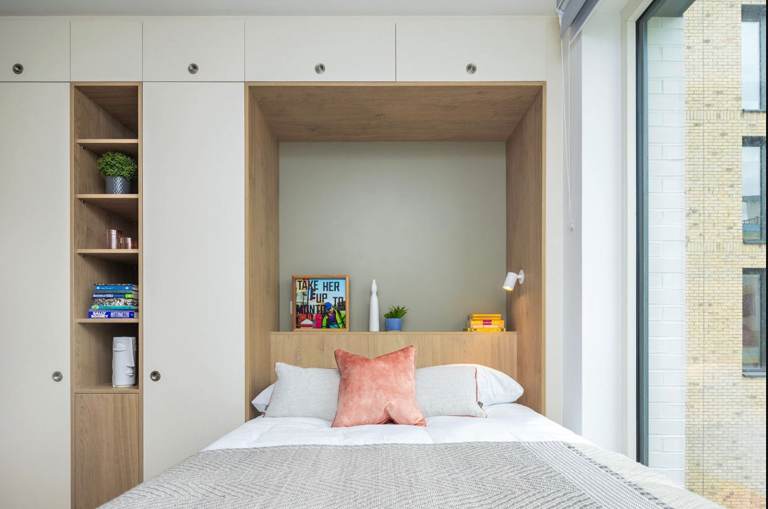 STUDIO FLAT – STRATFORD E15 – £950/MONTH – AVAILABLE NOW