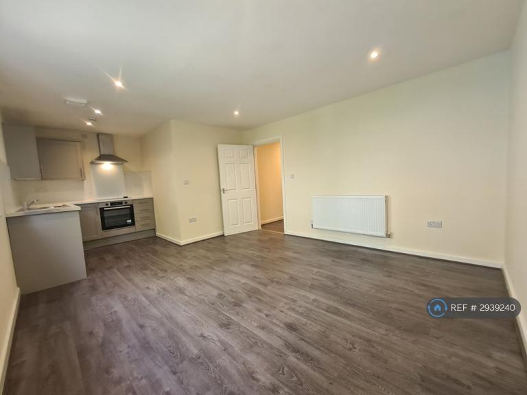 2 bedroom flat in Princes Street, Stockport, SK1 (2 bed) (#2939240)