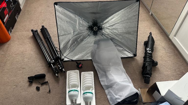 RALENO Softbox Lighting Kit with Stands and Bulbs
