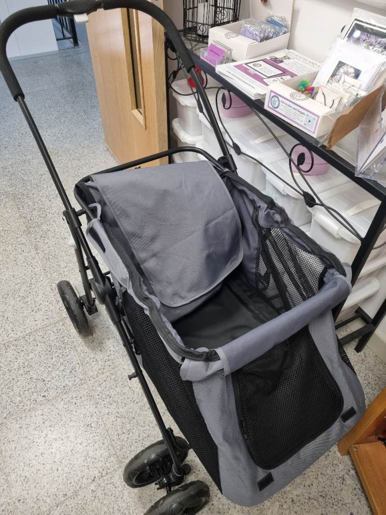 Pawhut pet carrier brand new 