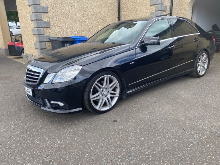 Glass sunroof . 19 Mercedes alloys . 