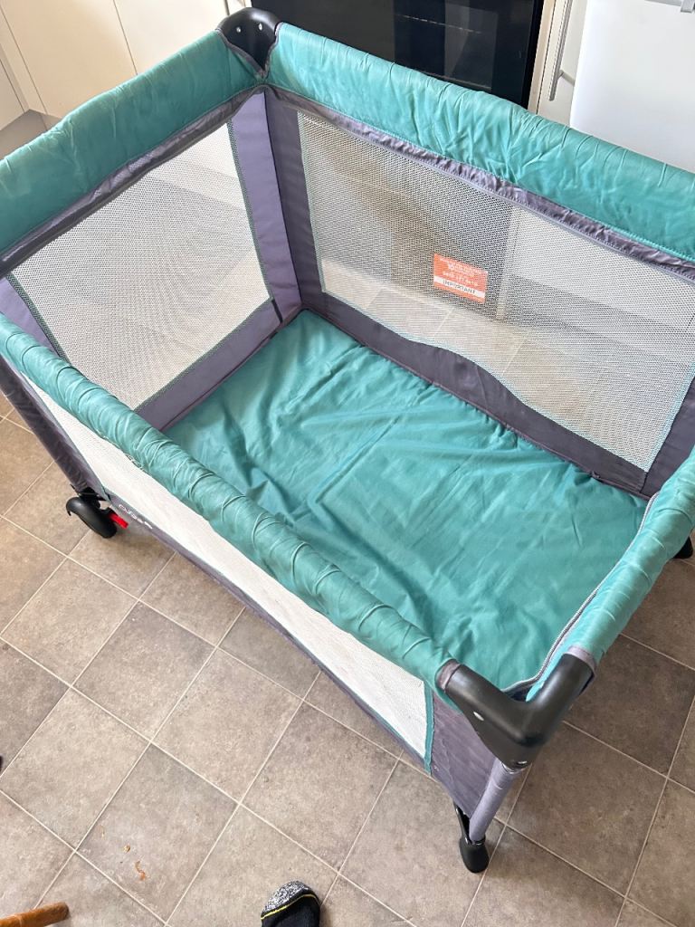 Travel cot