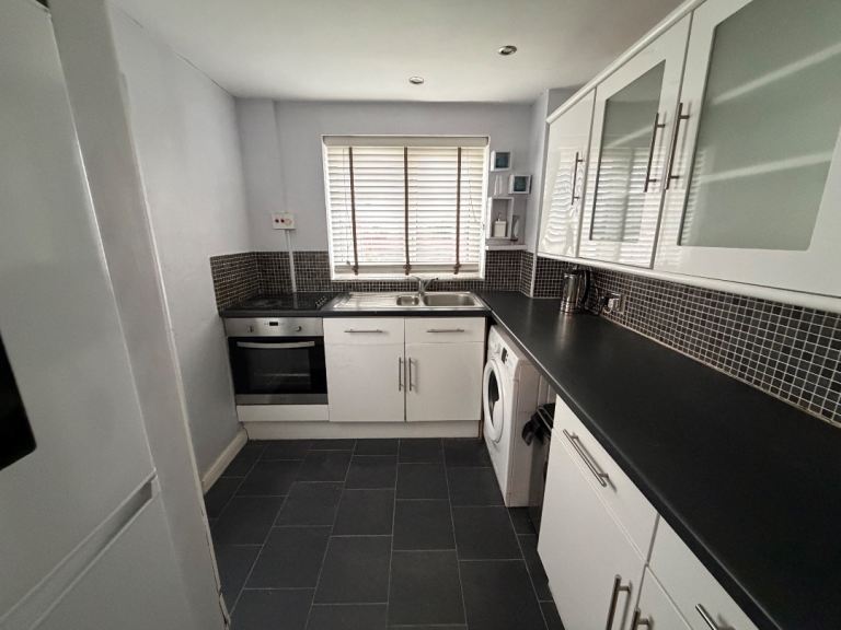 2 Bedroom, 1 Bathroom, Mansleton Swansea with parking and garden