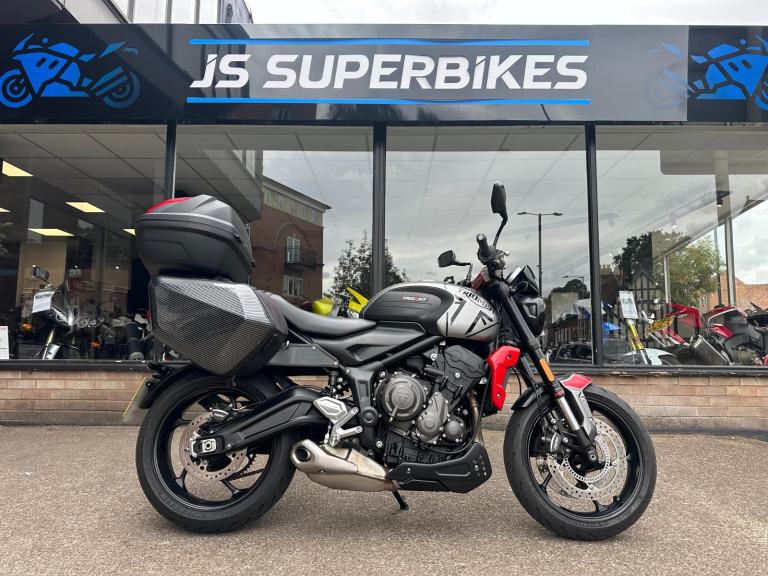 TRIUMPH TRIDENT 660 2021 - FULL LUGGAGE - ONLY 5495 MILES 