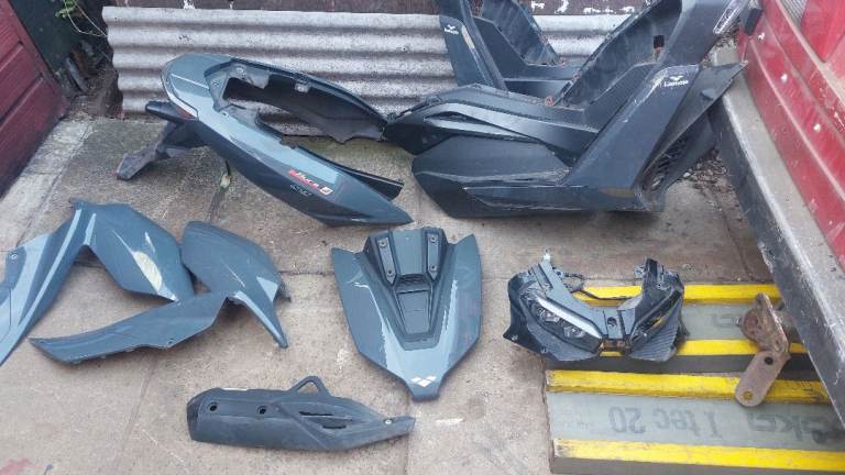 Lexmoto aura 125.scooter plastics bodywork. 