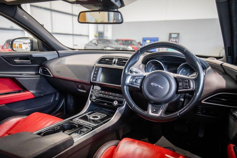 2015 Jaguar XE 2.0d R-Sport Saloon 4dr Diesel Auto Euro 6 (s/s) (180 ps) *Rear Camera + Ke SALOON...