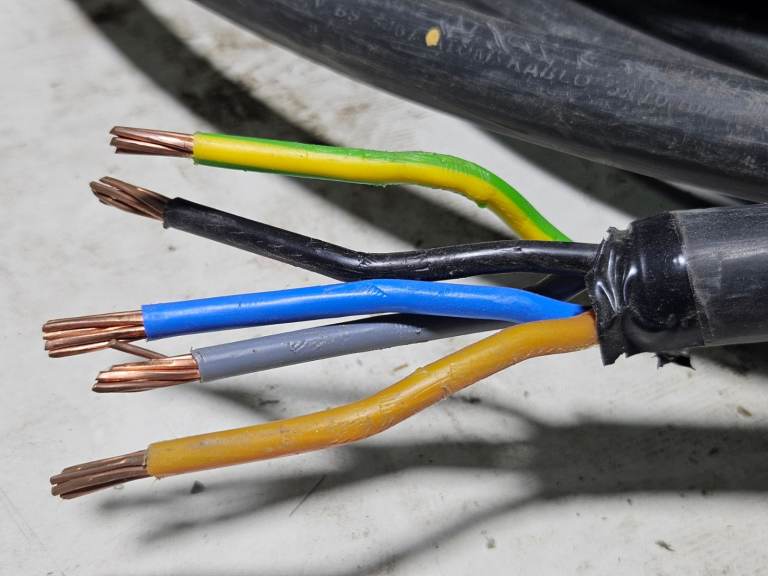 16mm² 16mm2 16mm - 5 Core PVC SWA Armoured Cable 22 meters