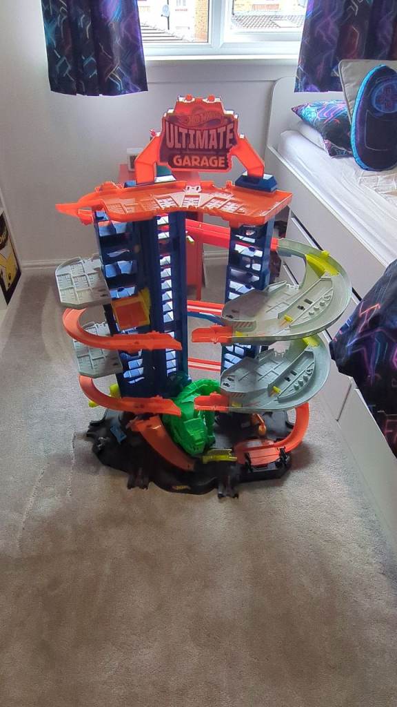 Hotwheels Dinosaur Garage