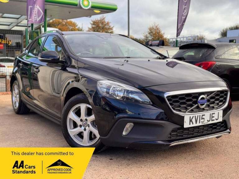 Volvo V40 Cross Country 2.0 D4 SE Nav Hatchback 5dr Diesel Manual Euro 6 (s/s) (190 ps) Diesel Ma...